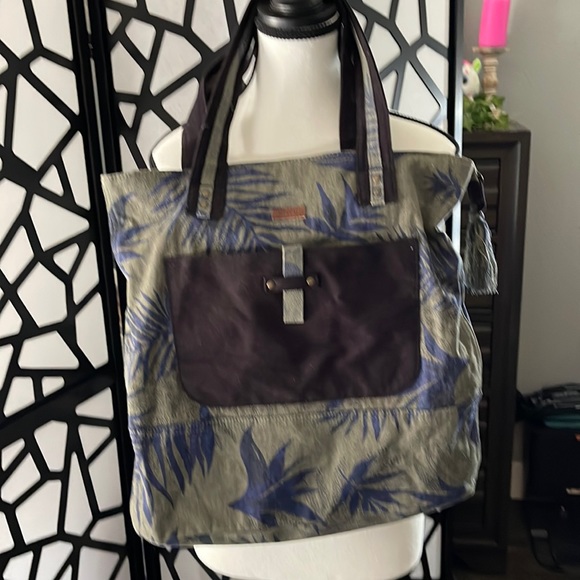 ROXY bag, see photos for dimensions, zipper top closure - Picture 1 of 6